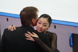 Ю-На Ким (Yuna Kim) и её тренер Питер Оппегард (Peter Oppegard). После проката.