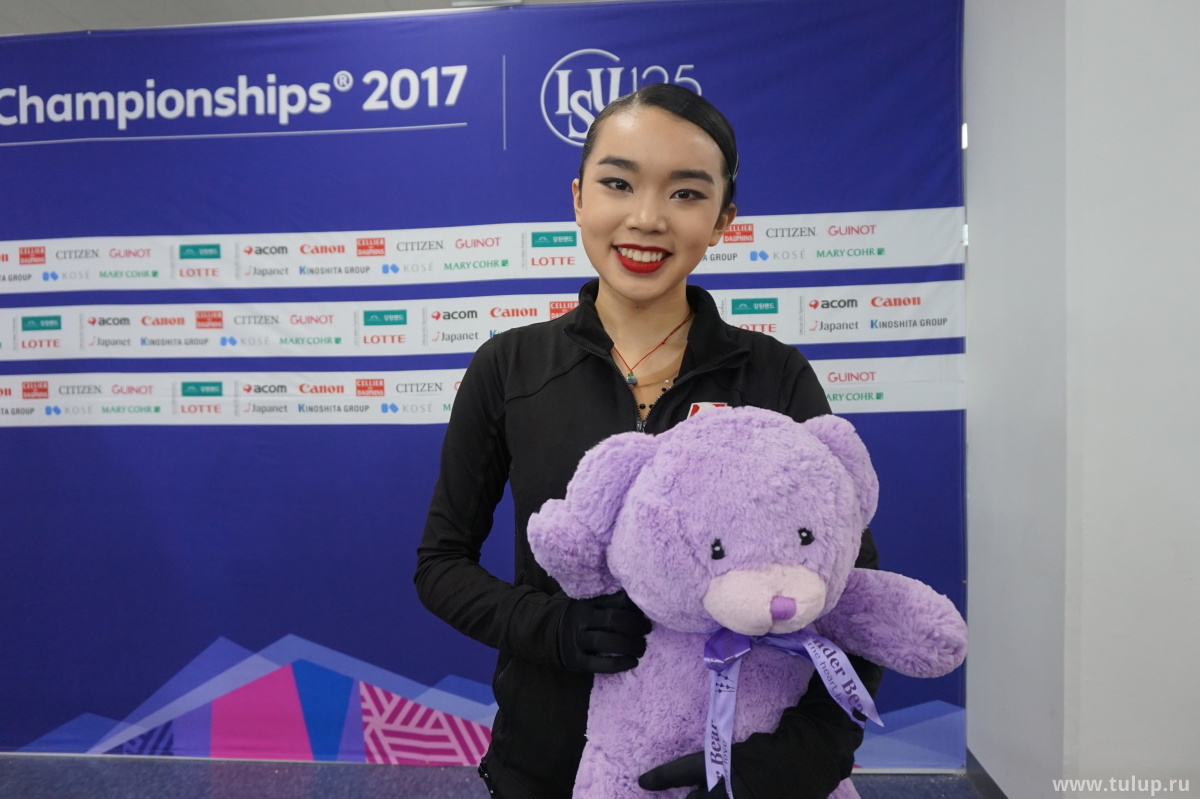 Karen Chen с фиолетовым мишкой