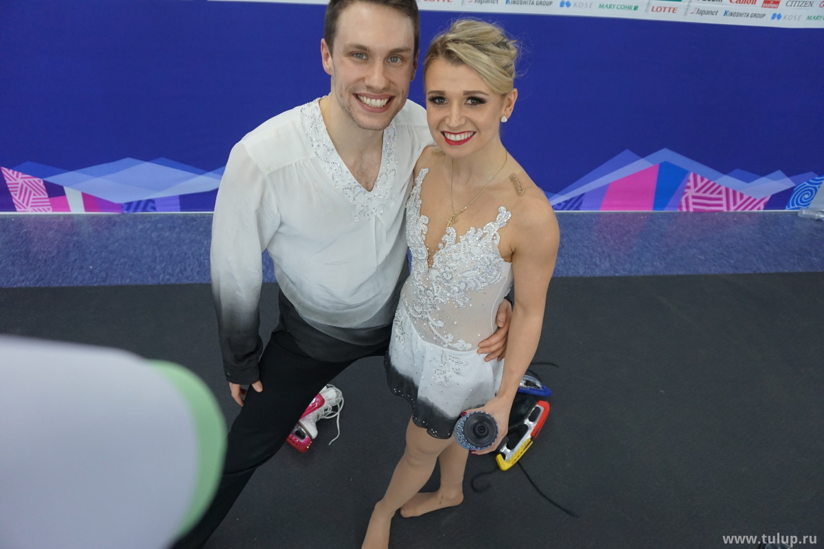 Босые но счастливые Kirsten Moore-Towers — Michael Marinaro