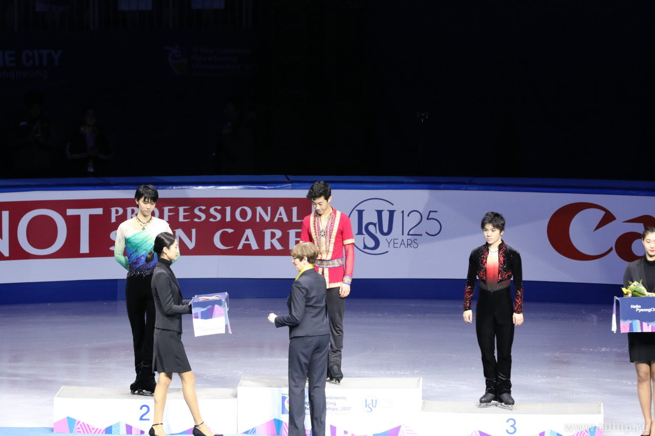 К медали нарисованной на костюме Nathan Chen получает и настоящую