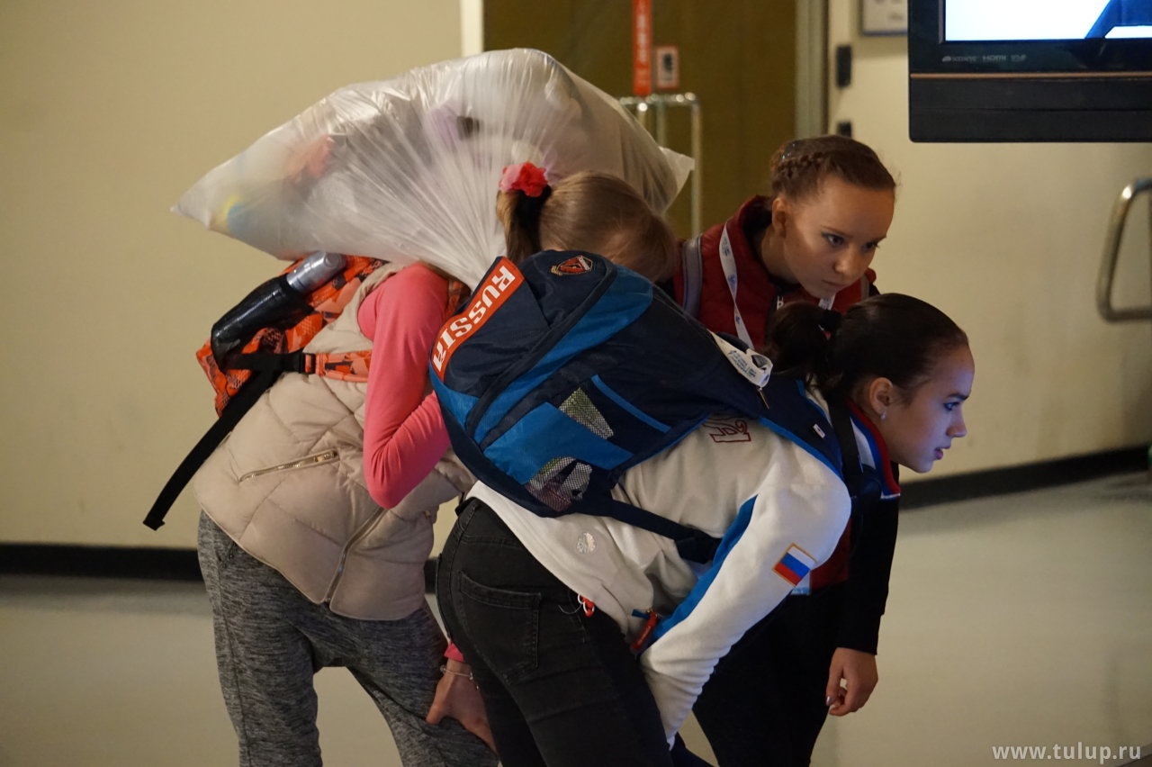 Alina Zagitova with friends