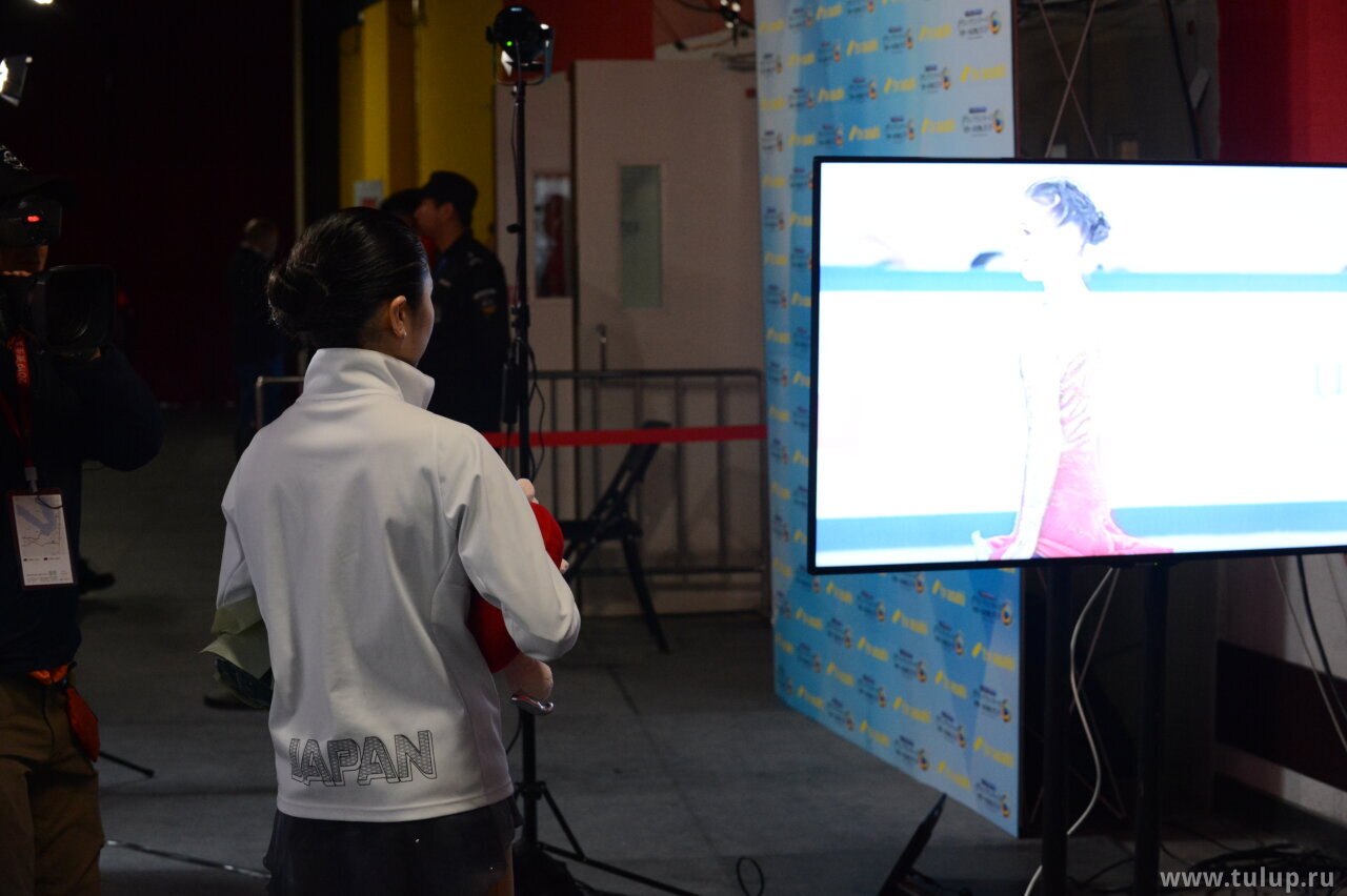 Satoko Miyahara watches Anna's performance on request of Japanese TV